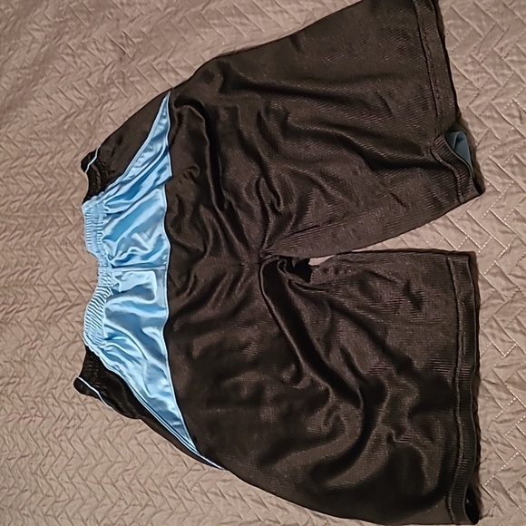 Champs UNC Basketball Shorts - Picture 3 of 3